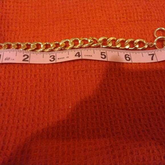 Chunky gold tone bracelet with red stone stilleto - Picture 3 of 3